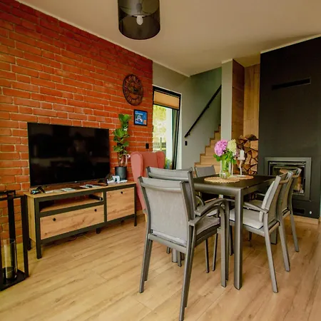 بيت للعطل A Comfortable House In Kashubia For 8 People غولوبي