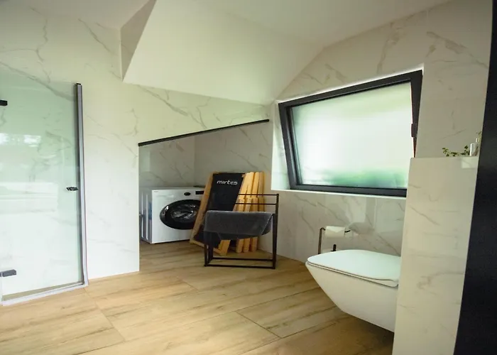 A Comfortable House In Kashubia For 8 People غولوبي