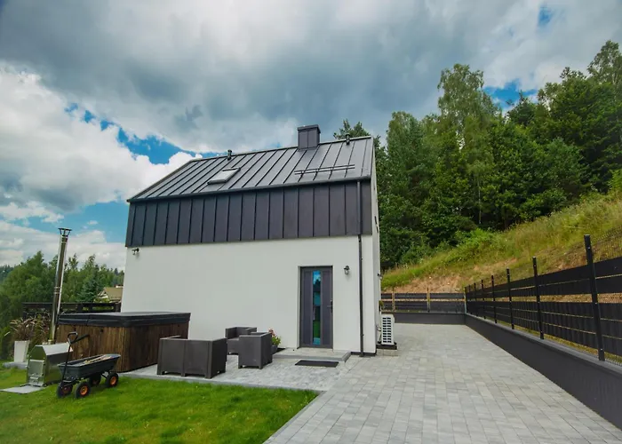 بيت للعطل A Comfortable House In Kashubia For 8 People غولوبي