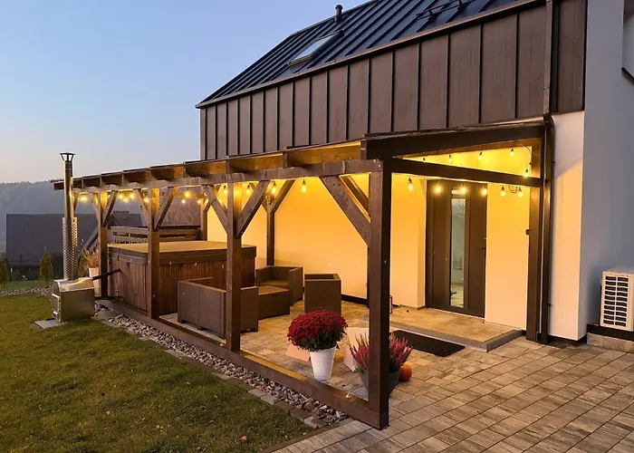 A Comfortable House In Kashubia For 8 People بيت للعطل غولوبي